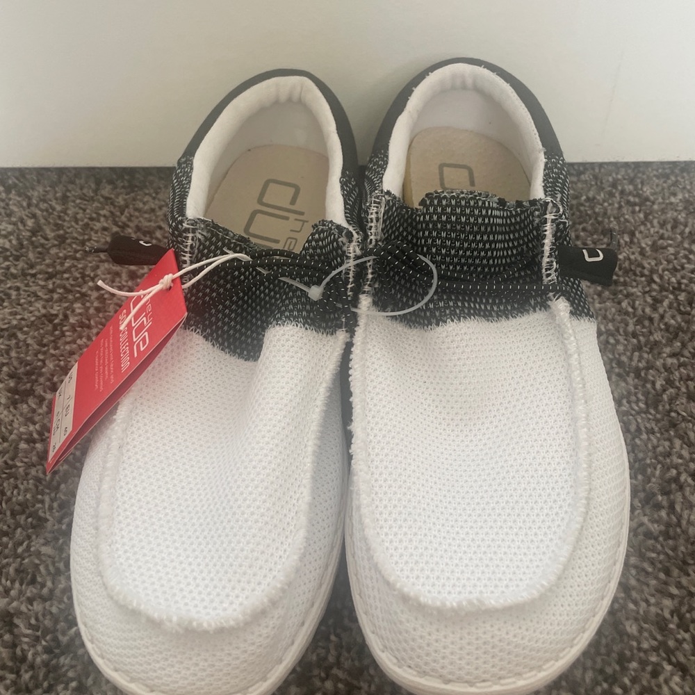 Brand New Hey Dude men’s Wally socks Black and white size 7.